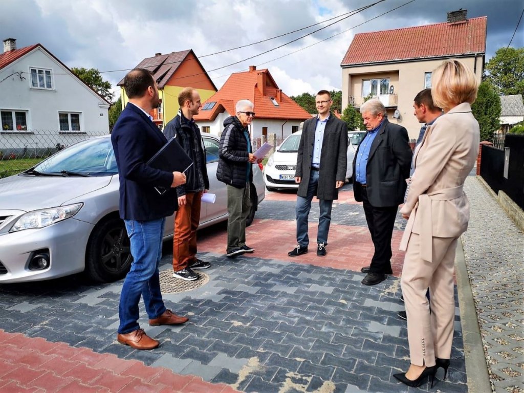 Droga do placu w Teodorowie w nowej odsłonie [ZDJĘCIA] - zdjęcie #7 - eOstroleka.pl