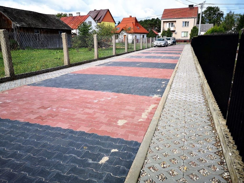 Droga do placu w Teodorowie w nowej odsłonie [ZDJĘCIA] - zdjęcie #1 - eOstroleka.pl