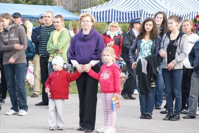 Zespoł Normalsi na dożynkach w Kadzidle (05.09.2010) - zdjęcie #4 - eOstroleka.pl