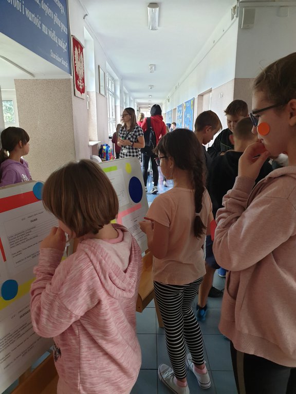 Międzynarodowy Dzień Kropki w SP nr 2 [ZDJĘCIA] - zdjęcie #15 - eOstroleka.pl