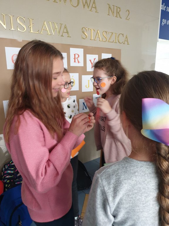 Międzynarodowy Dzień Kropki w SP nr 2 [ZDJĘCIA] - zdjęcie #14 - eOstroleka.pl