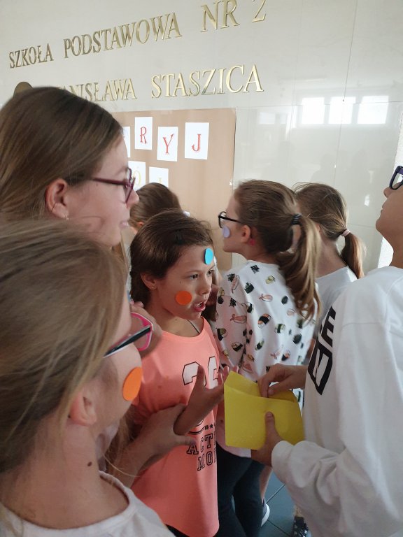 Międzynarodowy Dzień Kropki w SP nr 2 [ZDJĘCIA] - zdjęcie #10 - eOstroleka.pl