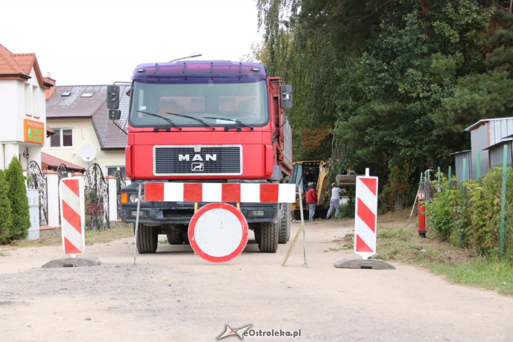 Kolejne utrudnienia dla mieszkańców osiedla Centrum [ZDJĘCIA] - zdjęcie #2 - eOstroleka.pl