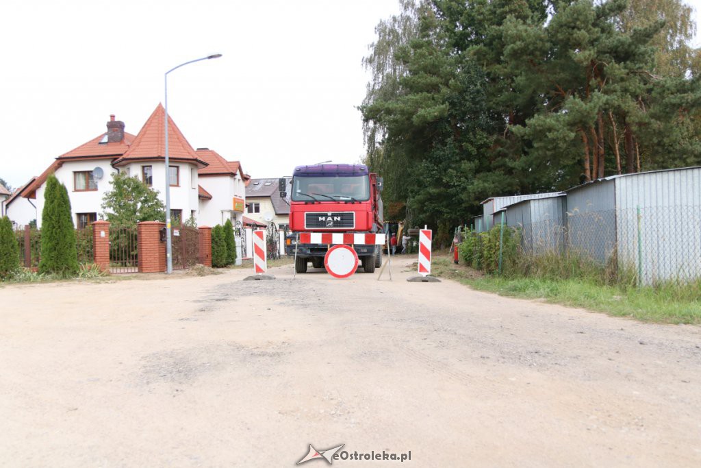 Kolejne utrudnienia dla mieszkańców osiedla Centrum [ZDJĘCIA] - zdjęcie #1 - eOstroleka.pl