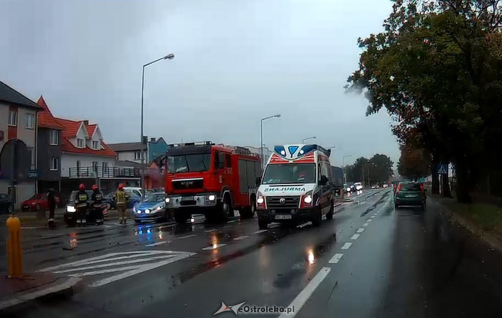 Zderzenie dwóch osobówek przy ZUS-ie [30.09.2019] - zdjęcie #9 - eOstroleka.pl