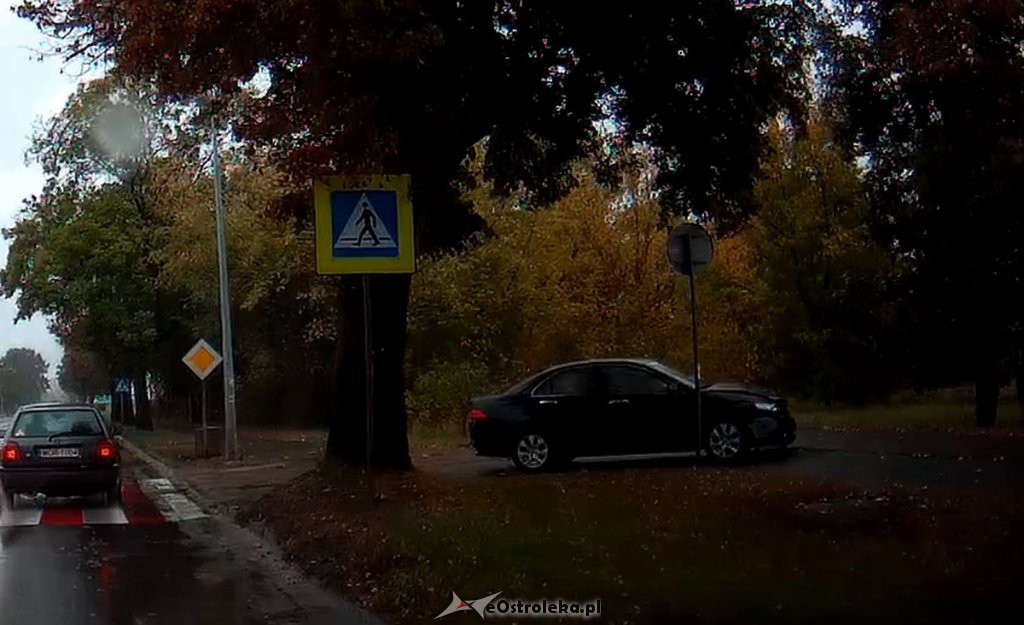 Zderzenie dwóch osobówek przy ZUS-ie [30.09.2019] - zdjęcie #8 - eOstroleka.pl