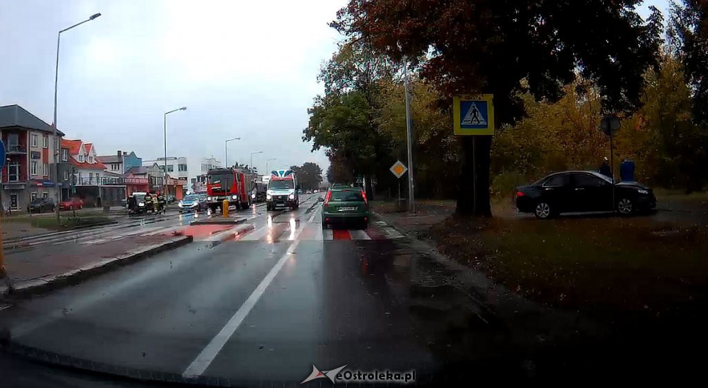 Zderzenie dwóch osobówek przy ZUS-ie [30.09.2019] - zdjęcie #10 - eOstroleka.pl