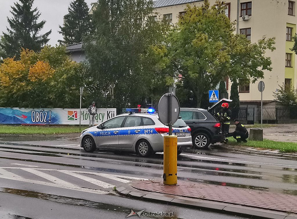 Zderzenie dwóch osobówek przy ZUS-ie [30.09.2019] - zdjęcie #6 - eOstroleka.pl