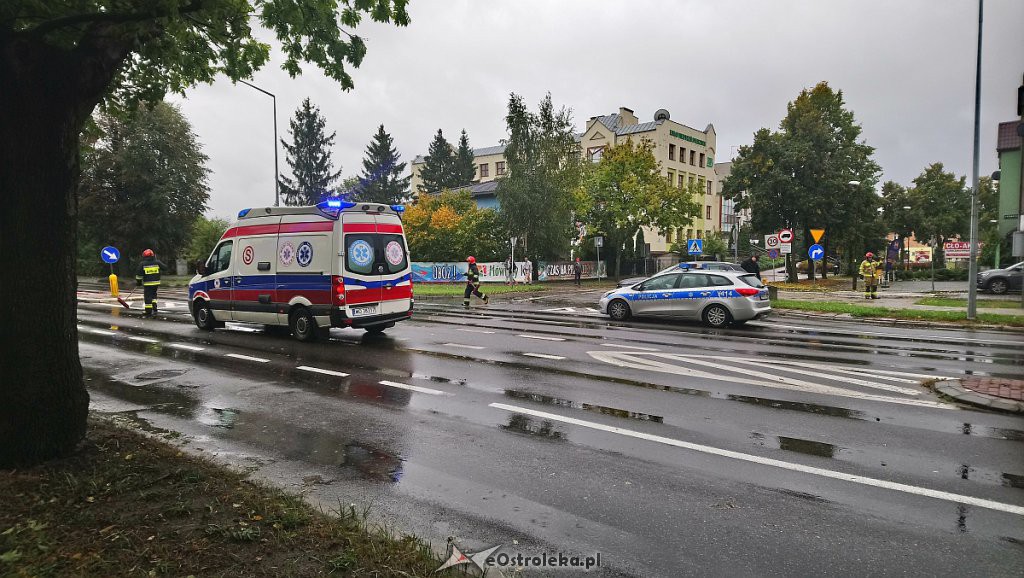 Zderzenie dwóch osobówek przy ZUS-ie [30.09.2019] - zdjęcie #5 - eOstroleka.pl