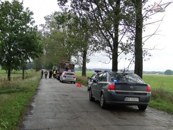 Wypadek w Obierwi (06.09.2010) - zdjęcie #1 - eOstroleka.pl