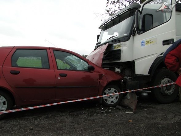 Wypadek w Obierwi (06.09.2010) - zdjęcie #5 - eOstroleka.pl