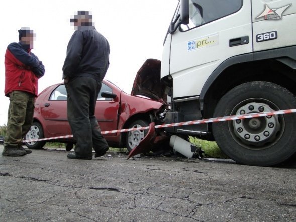 Wypadek w Obierwi (06.09.2010) - zdjęcie #11 - eOstroleka.pl