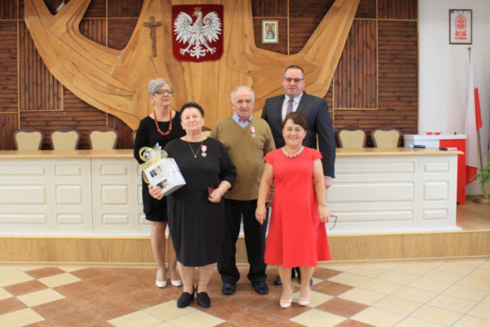 Myszyniec: Wręczono medale za długoletnie pożycie małżeńskie [ZDJĘCIA] - zdjęcie #30 - eOstroleka.pl