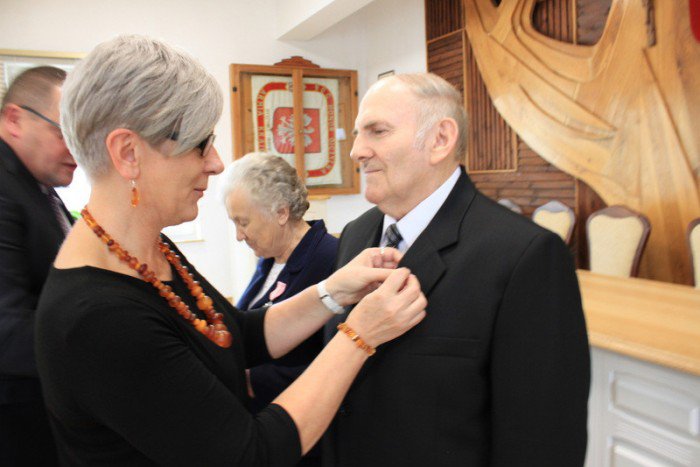 Myszyniec: Wręczono medale za długoletnie pożycie małżeńskie [ZDJĘCIA] - zdjęcie #43 - eOstroleka.pl