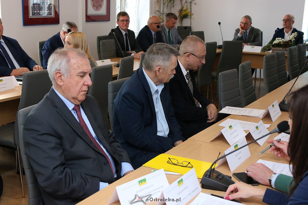 XI sesja Rady Powiatu w Ostrołęce [11.10.2019] - zdjęcie #14 - eOstroleka.pl