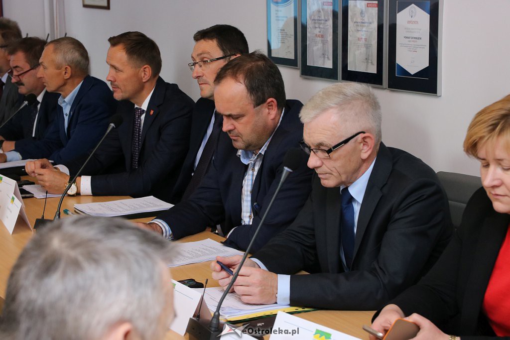 XI sesja Rady Powiatu w Ostrołęce [11.10.2019] - zdjęcie #33 - eOstroleka.pl