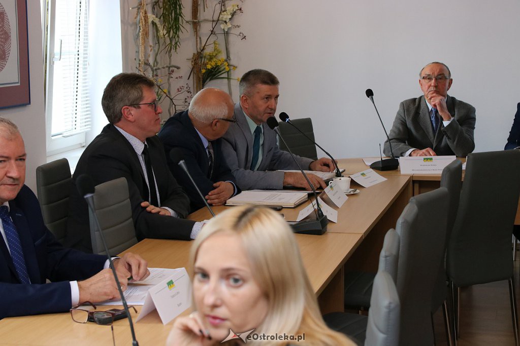 XI sesja Rady Powiatu w Ostrołęce [11.10.2019] - zdjęcie #34 - eOstroleka.pl