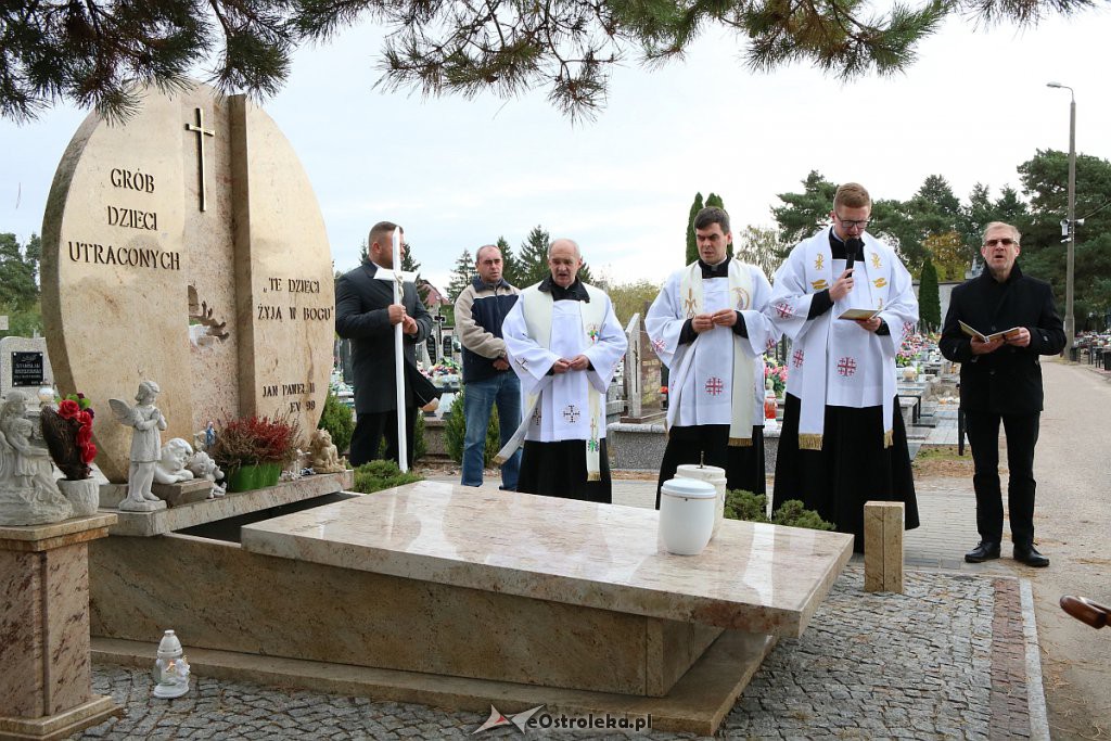 Pogrzeb Dzieci Utraconych na ostrołęckim cmentarzu [12.10.2019] - zdjęcie #7 - eOstroleka.pl