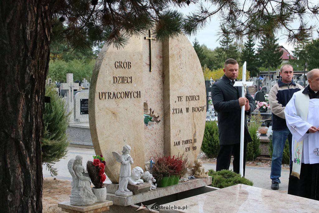 Pogrzeb Dzieci Utraconych na ostrołęckim cmentarzu [12.10.2019] - zdjęcie #8 - eOstroleka.pl