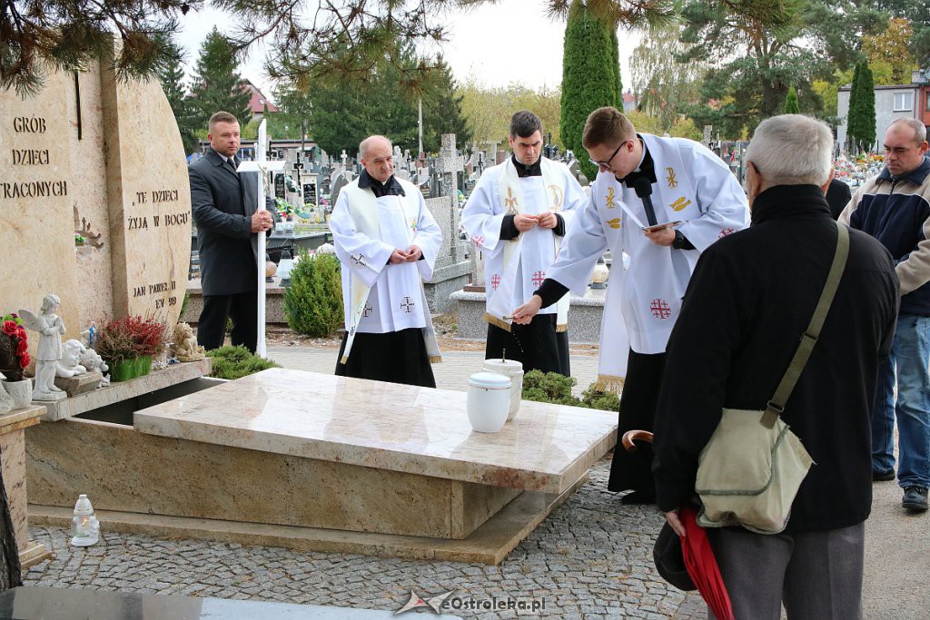 Pogrzeb Dzieci Utraconych na ostrołęckim cmentarzu [12.10.2019] - zdjęcie #10 - eOstroleka.pl