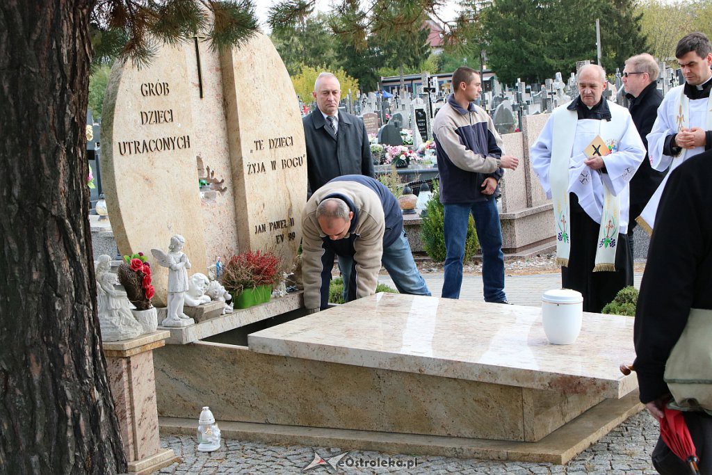 Pogrzeb Dzieci Utraconych na ostrołęckim cmentarzu [12.10.2019] - zdjęcie #12 - eOstroleka.pl