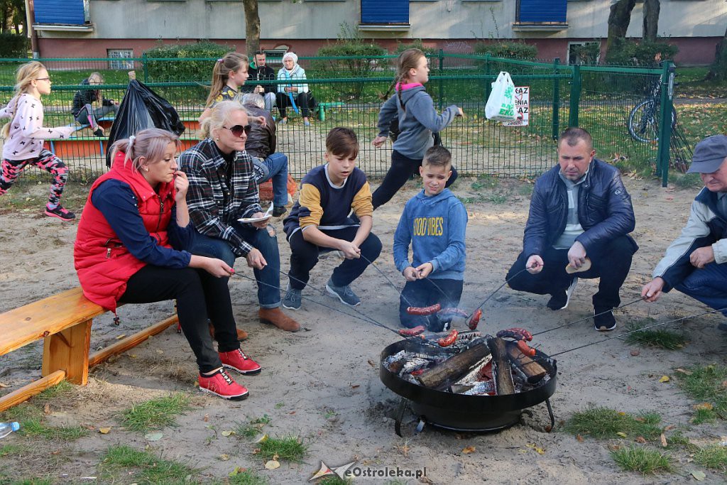 Rodzinne ognisko z Radą Osiedla Starosty Kosa [14.10.2019] - zdjęcie #6 - eOstroleka.pl