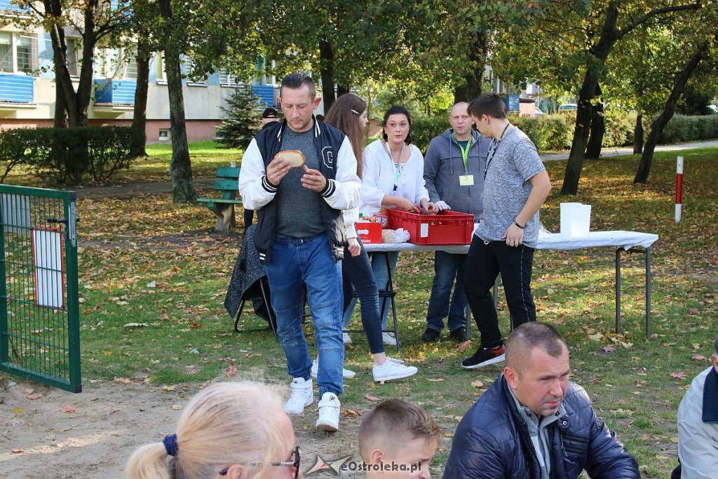 Rodzinne ognisko z Radą Osiedla Starosty Kosa [14.10.2019] - zdjęcie #12 - eOstroleka.pl