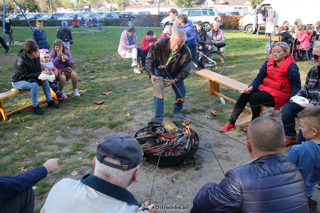 Rodzinne ognisko z Radą Osiedla Starosty Kosa [14.10.2019] - zdjęcie #14 - eOstroleka.pl