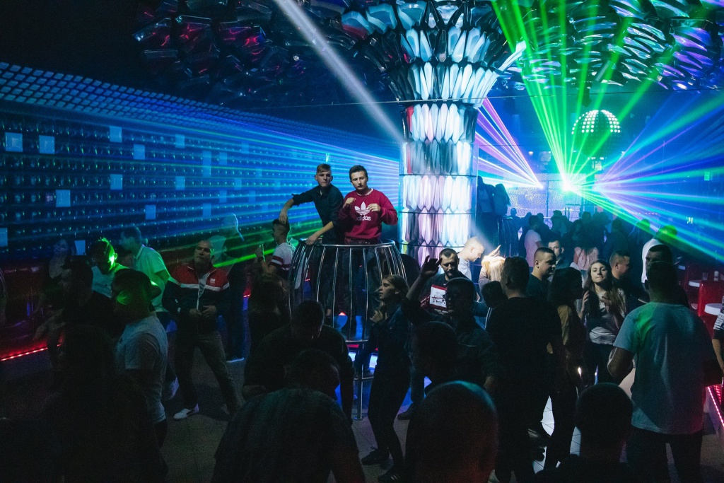 Laserowe Show w Clubie Ibiza Zalesie [16.10.2019] - zdjęcie #13 - eOstroleka.pl