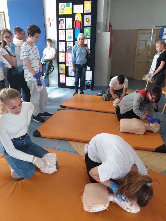 Bili rekord w udzielaniu pierwszej pomocy [16.10.2019] - zdjęcie #17 - eOstroleka.pl