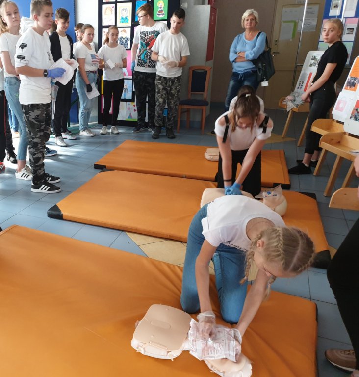 Bili rekord w udzielaniu pierwszej pomocy [16.10.2019] - zdjęcie #28 - eOstroleka.pl