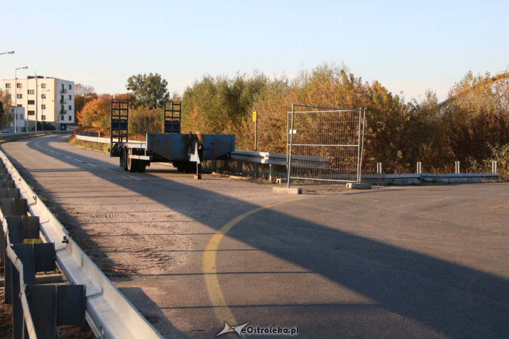 Trwa rozbiórka dróg dojazdowych do mostu tymczasowego [17.10.2019] - zdjęcie #8 - eOstroleka.pl