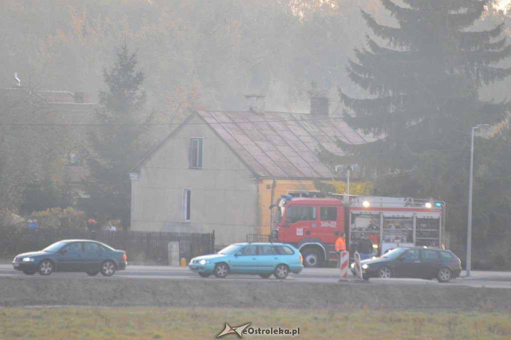 Pożar domu przy ulicy Zarośla [ZDJĘCIA] - zdjęcie #2 - eOstroleka.pl