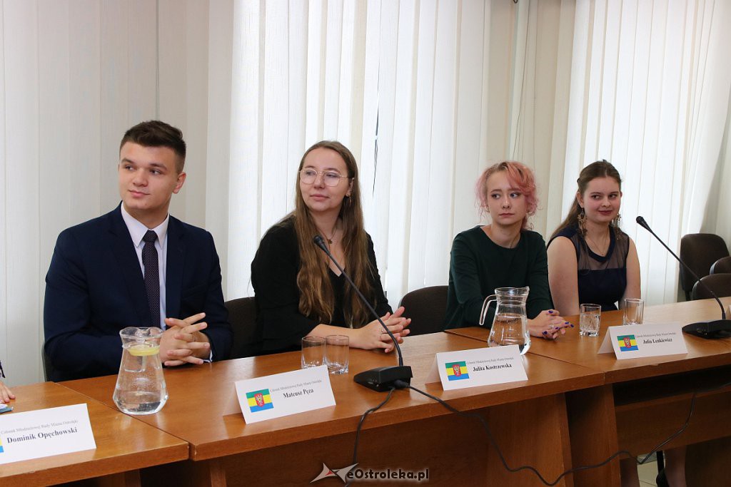 I sesja Młodzieżowej Rady Miasta w Ostrołęce [18.10.2019] - zdjęcie #3 - eOstroleka.pl