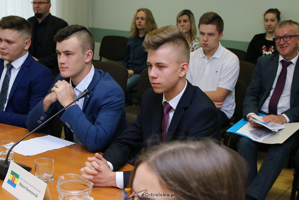 I sesja Młodzieżowej Rady Miasta w Ostrołęce [18.10.2019] - zdjęcie #12 - eOstroleka.pl