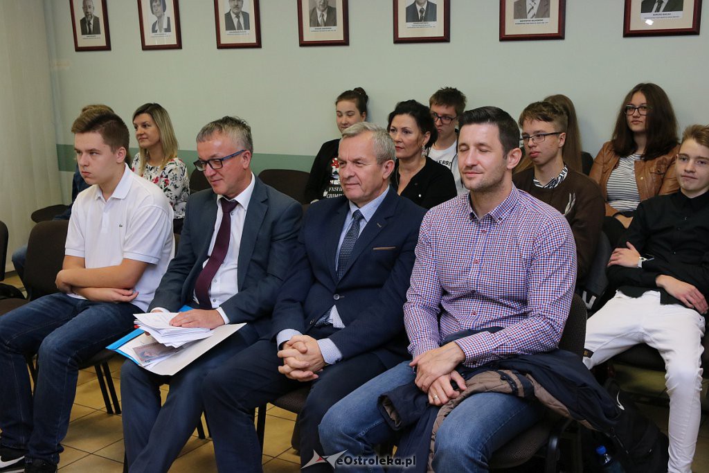 I sesja Młodzieżowej Rady Miasta w Ostrołęce [18.10.2019] - zdjęcie #15 - eOstroleka.pl