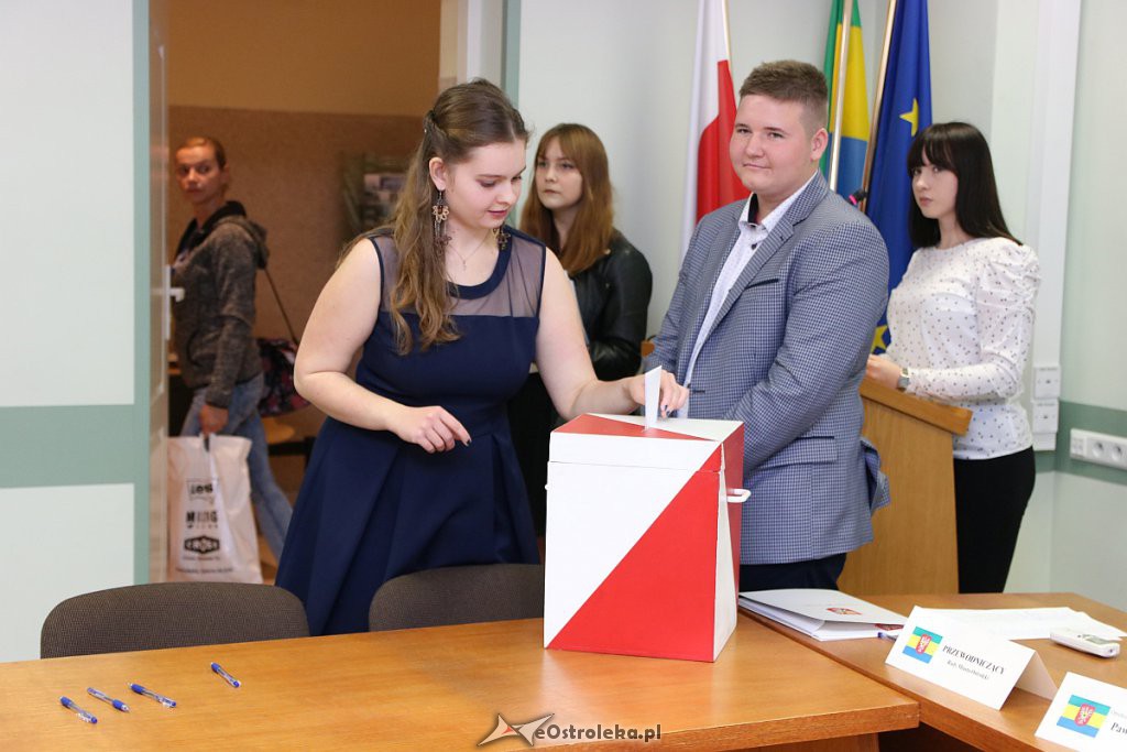 I sesja Młodzieżowej Rady Miasta w Ostrołęce [18.10.2019] - zdjęcie #1 - eOstroleka.pl