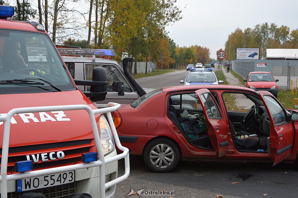 Wypadek na skrzyżowaniu ul. Przemysłowej i Ławskiej [19.10.2019] - zdjęcie #2 - eOstroleka.pl
