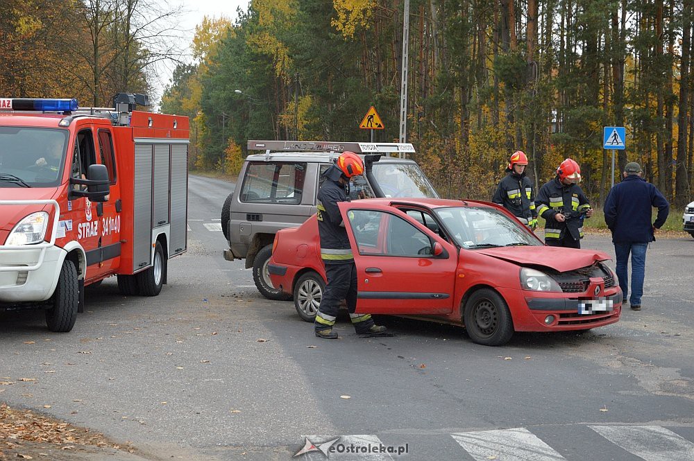 Wypadek na skrzyżowaniu ul. Przemysłowej i Ławskiej [19.10.2019] - zdjęcie #4 - eOstroleka.pl