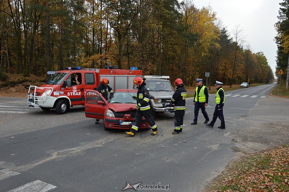 Wypadek na skrzyżowaniu ul. Przemysłowej i Ławskiej [19.10.2019] - zdjęcie #6 - eOstroleka.pl