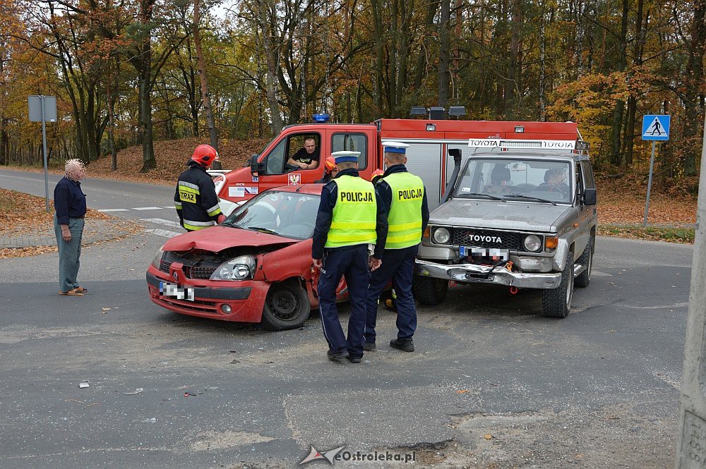Wypadek na skrzyżowaniu ul. Przemysłowej i Ławskiej [19.10.2019] - zdjęcie #8 - eOstroleka.pl