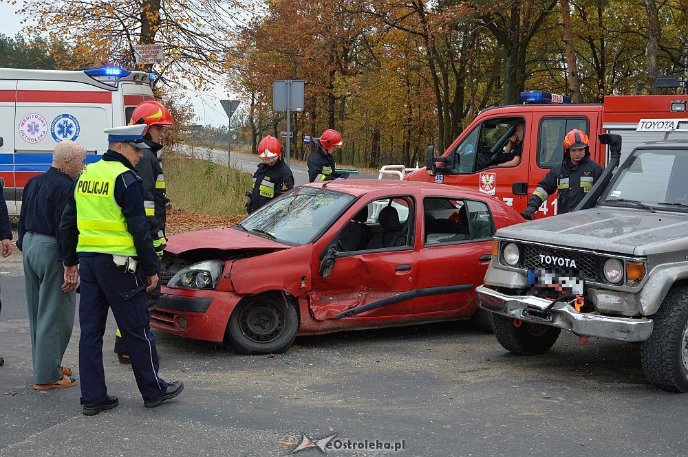 Wypadek na skrzyżowaniu ul. Przemysłowej i Ławskiej [19.10.2019] - zdjęcie #9 - eOstroleka.pl