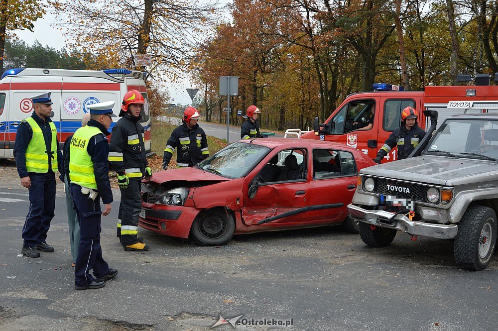 Wypadek na skrzyżowaniu ul. Przemysłowej i Ławskiej [19.10.2019] - zdjęcie #10 - eOstroleka.pl