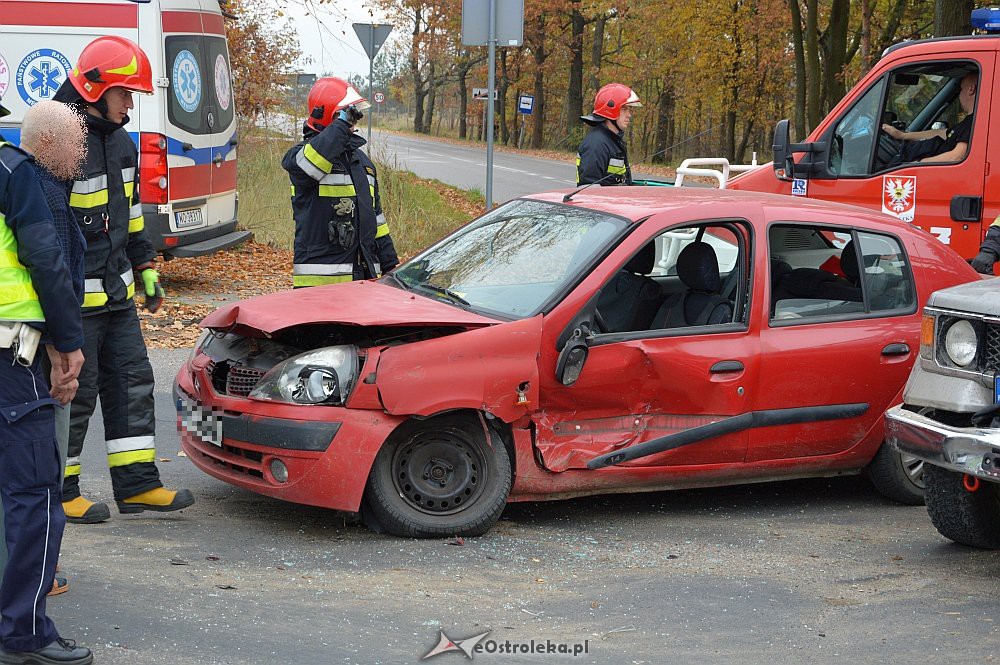 Wypadek na skrzyżowaniu ul. Przemysłowej i Ławskiej [19.10.2019] - zdjęcie #11 - eOstroleka.pl