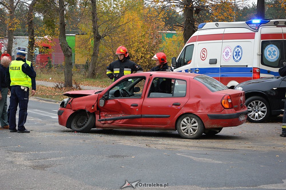 Wypadek na skrzyżowaniu ul. Przemysłowej i Ławskiej [19.10.2019] - zdjęcie #13 - eOstroleka.pl