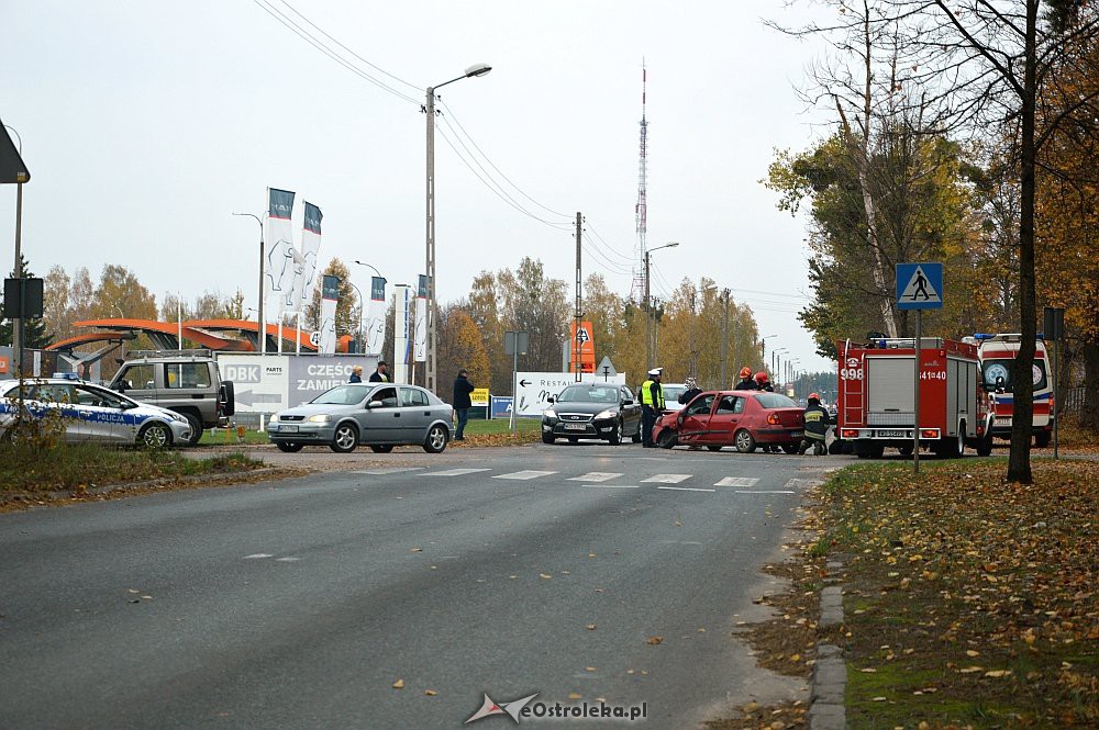Wypadek na skrzyżowaniu ul. Przemysłowej i Ławskiej [19.10.2019] - zdjęcie #15 - eOstroleka.pl