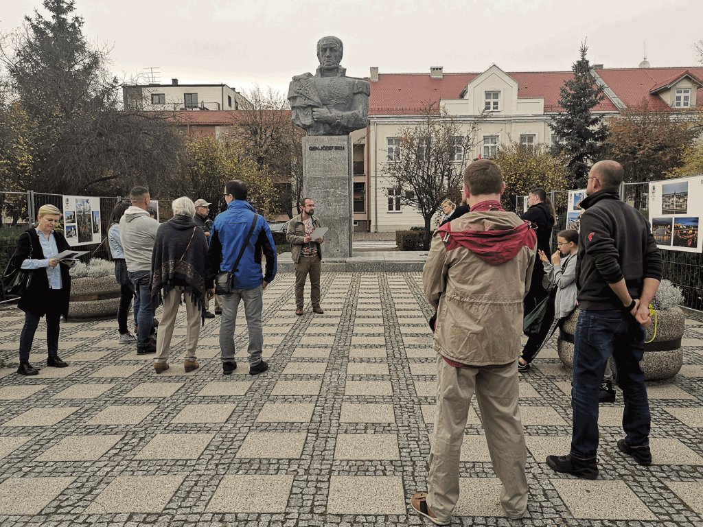 Historyczny spacer z Fundacją Splot Pamięci [ZDJĘCIA] - zdjęcie #1 - eOstroleka.pl