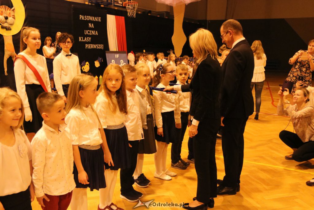Pasowanie na ucznia w SP nr 10 [22.10.2019] - zdjęcie #34 - eOstroleka.pl