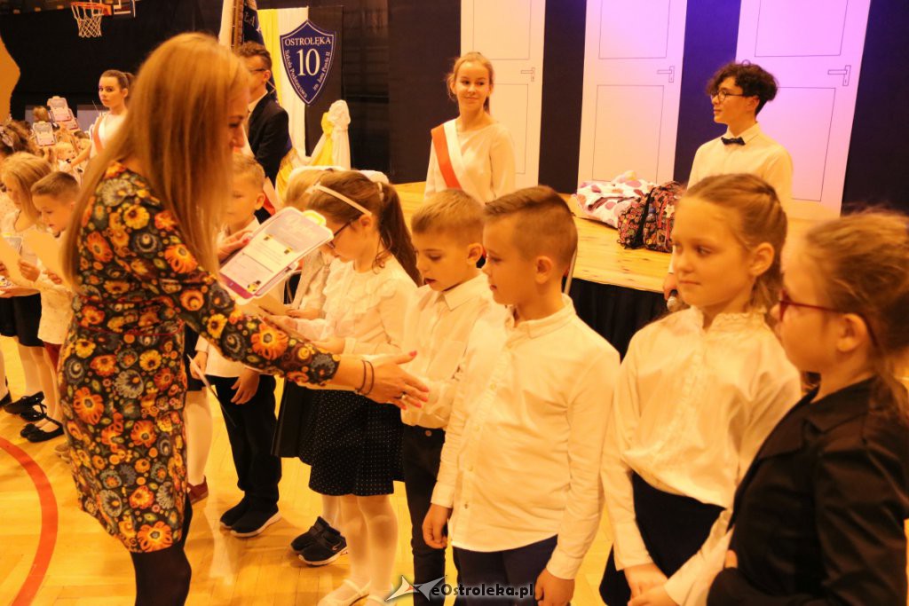 Pasowanie na ucznia w SP nr 10 [22.10.2019] - zdjęcie #20 - eOstroleka.pl