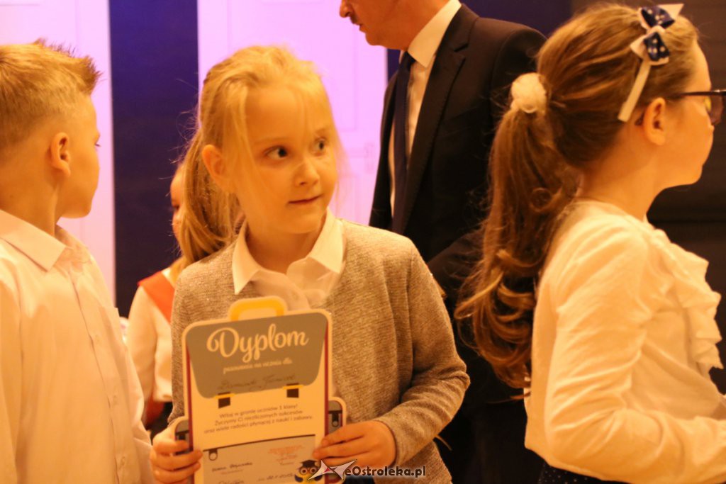 Pasowanie na ucznia w SP nr 10 [22.10.2019] - zdjęcie #14 - eOstroleka.pl